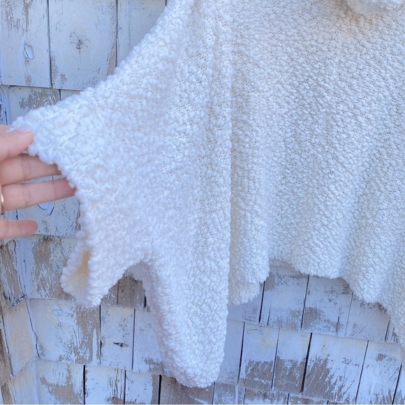 Romeo + Juliet Couture Bouclé Popcorn Cowl Neck Overside Poncho Sweater - Picture 2 of 5